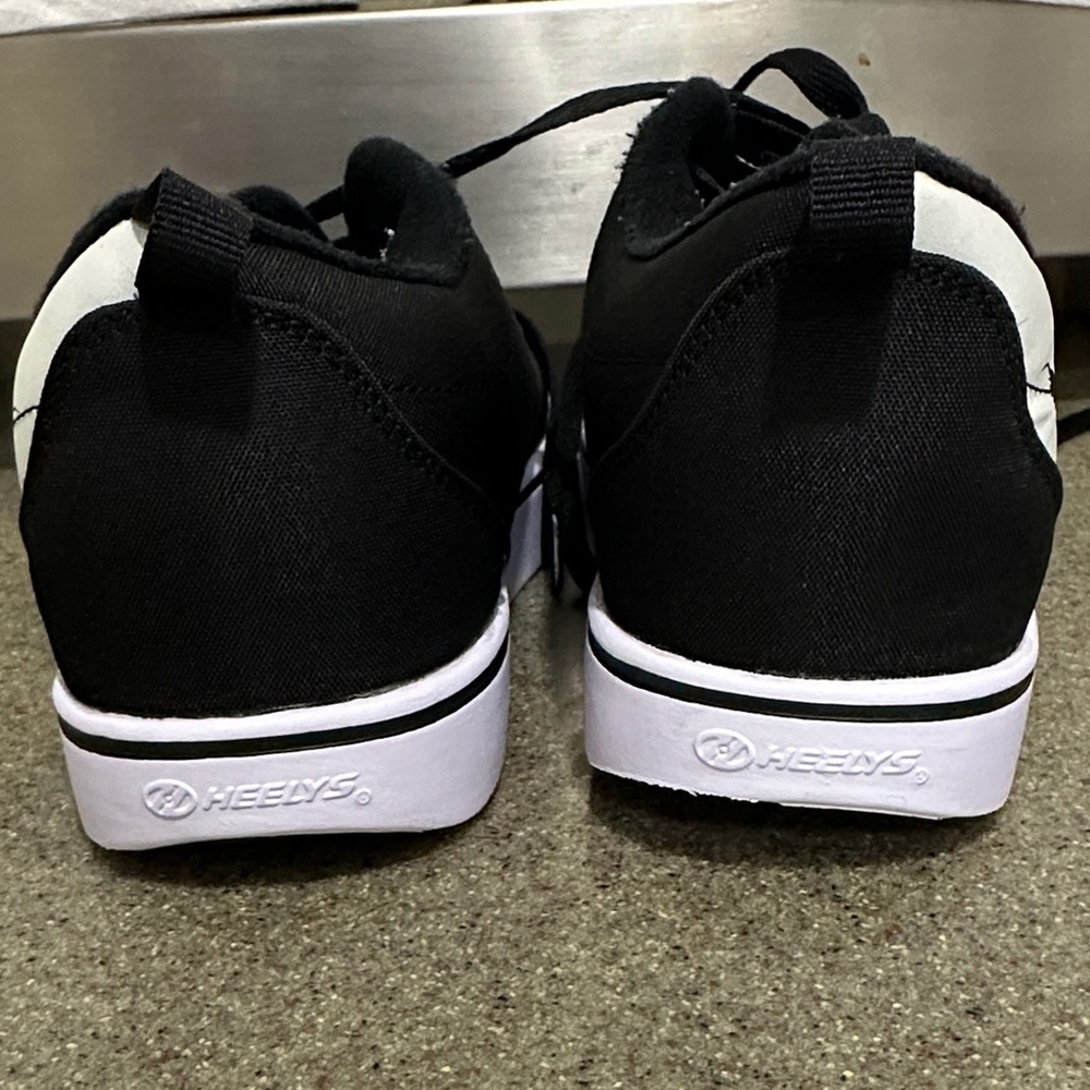 Heelys Black and White Skate Shoes with Wheels 5Y - Picture 3 of 7